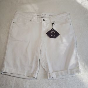 AVA & VIV : White Bermuda Shorts
